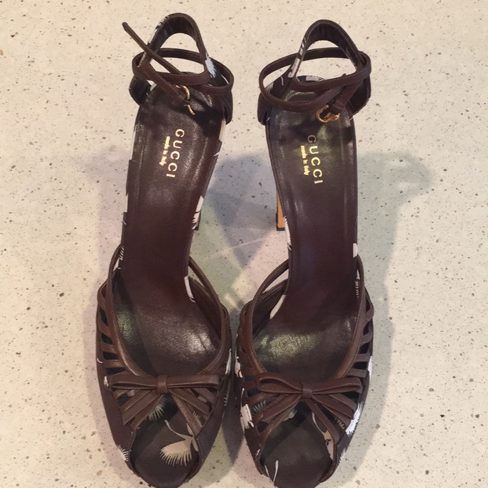 Gorgeous Gucci brown floral heels.